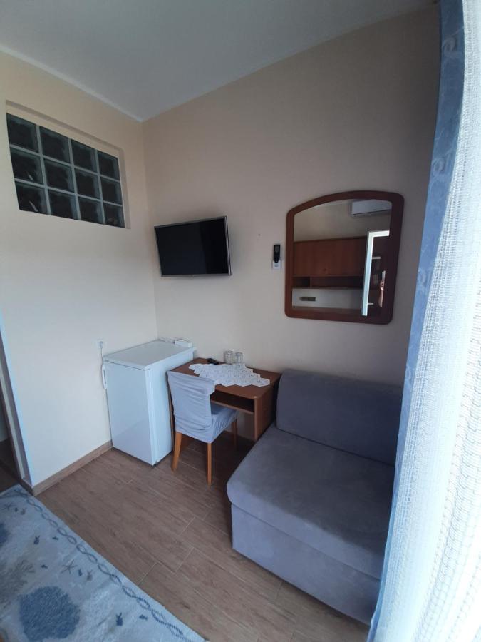Bed and Breakfast Anka Bunic Rab Town Exterior foto